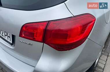 Универсал Opel Astra 2011 в 
