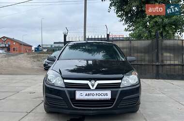 Хэтчбек Opel Astra 2005 в 