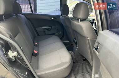 Хэтчбек Opel Astra 2005 в 