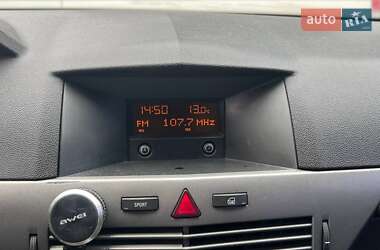 Хэтчбек Opel Astra 2005 в 