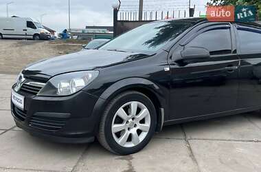 Хэтчбек Opel Astra 2005 в 