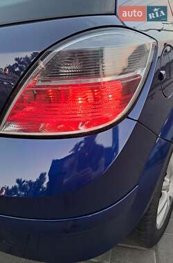 Хэтчбек Opel Astra 2009 в 