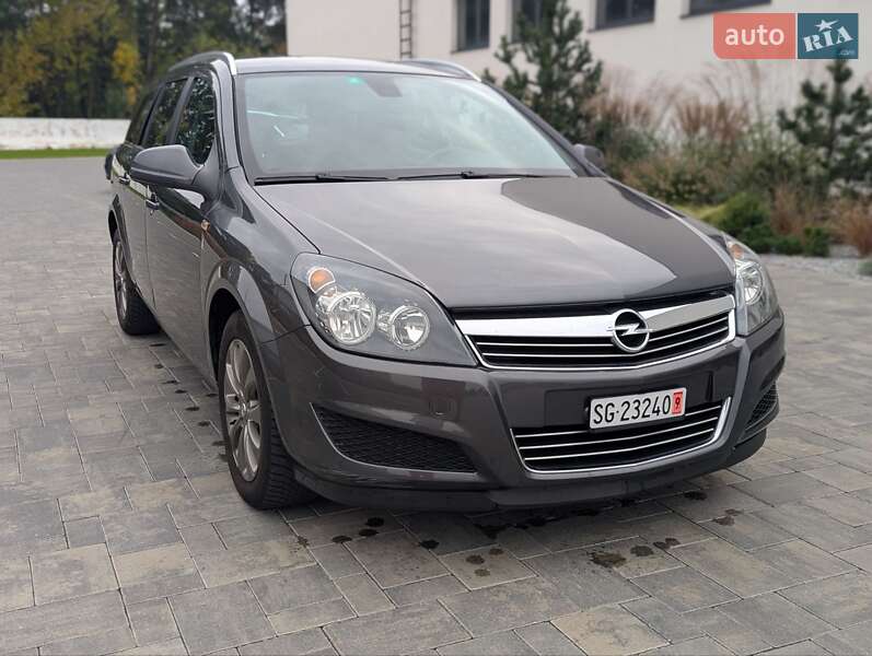 Универсал Opel Astra 2011 в Луцке