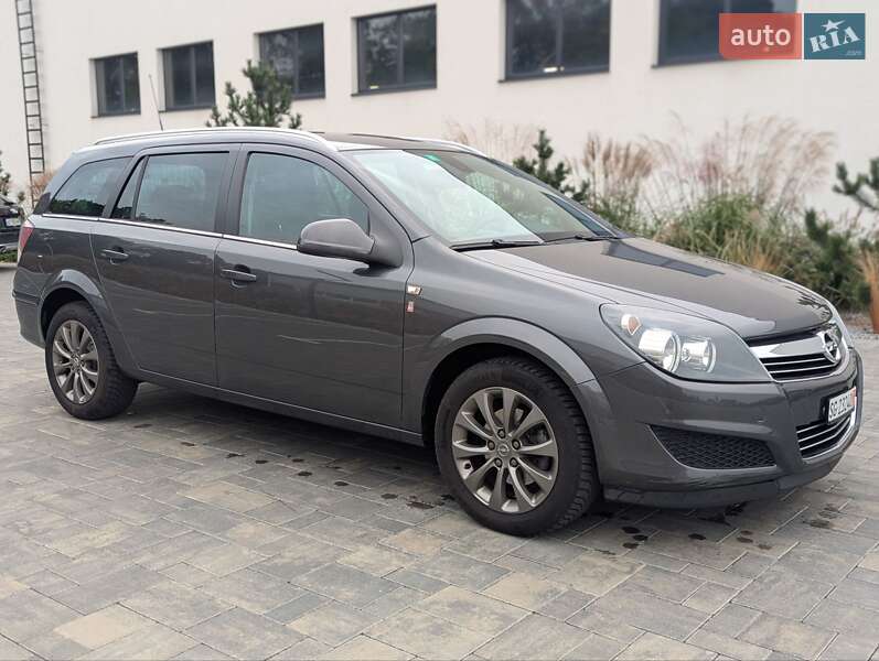 Универсал Opel Astra 2011 в Луцке