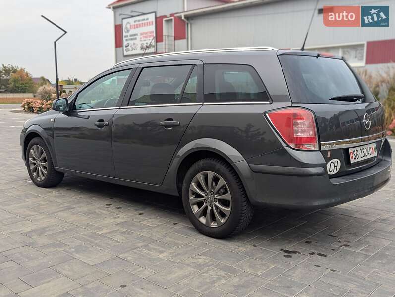 Универсал Opel Astra 2011 в Луцке