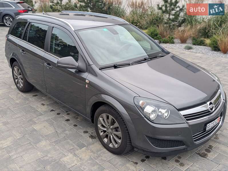 Универсал Opel Astra 2011 в Луцке