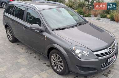 Универсал Opel Astra 2011 в 