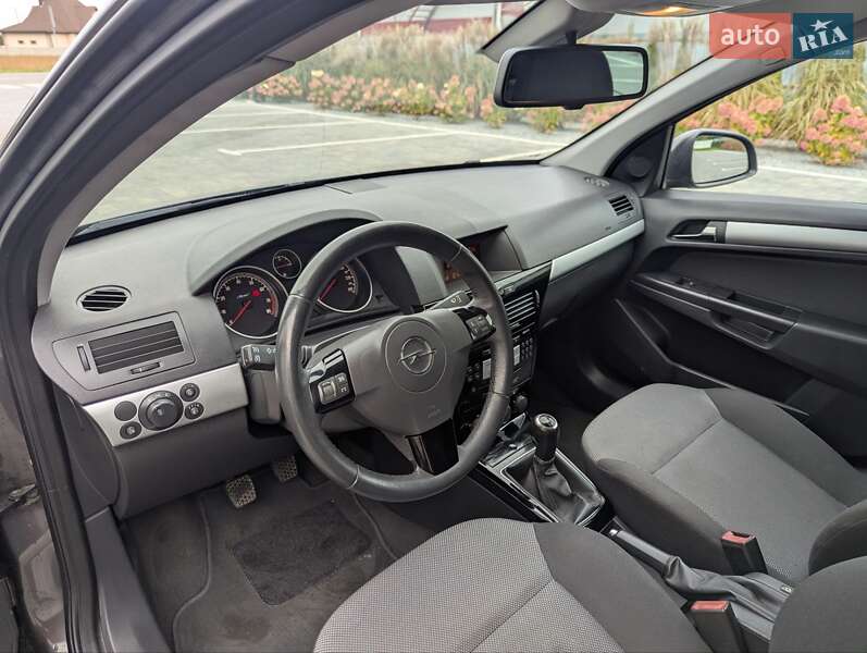 Универсал Opel Astra 2011 в Луцке