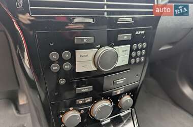 Универсал Opel Astra 2011 в 