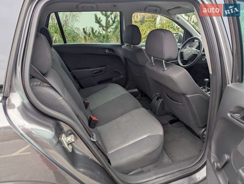 Универсал Opel Astra 2011 в Луцке