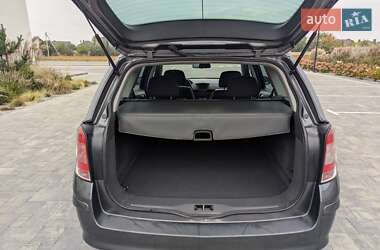 Универсал Opel Astra 2011 в 
