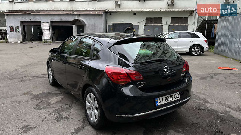 Хэтчбек Opel Astra 2015 в Киеве