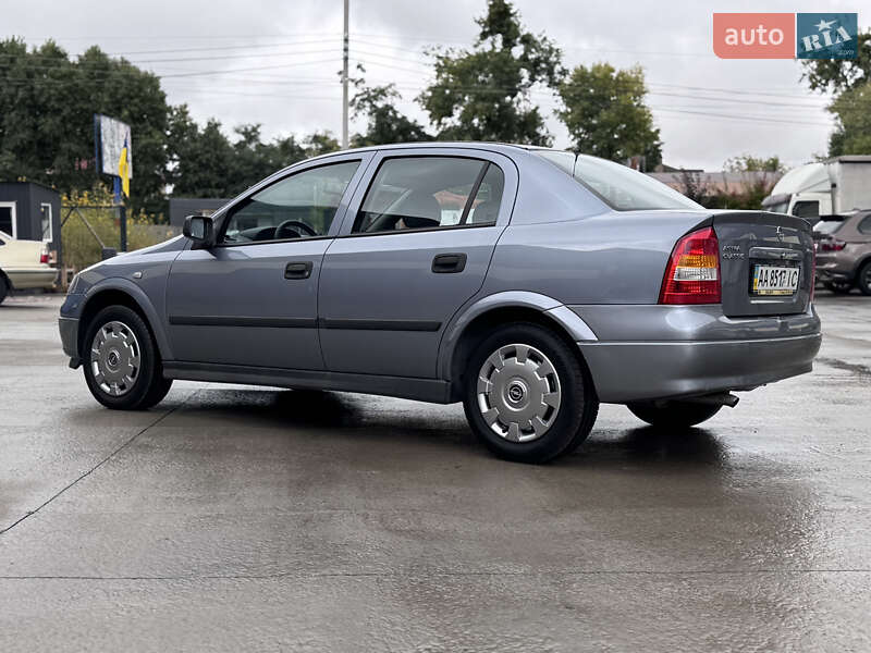 Седан Opel Astra 2009 в Киеве