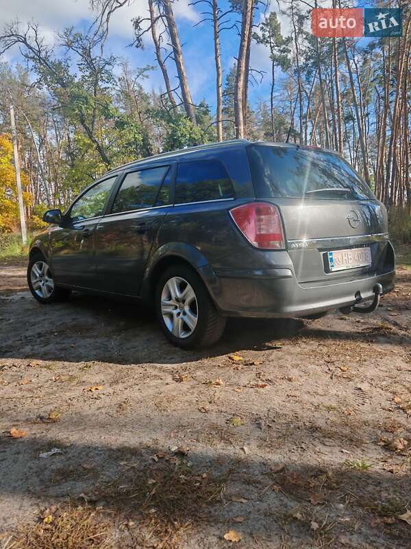 Универсал Opel Astra 2010 в Харькове