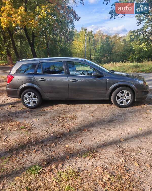 Универсал Opel Astra 2010 в Харькове