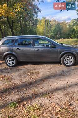 Универсал Opel Astra 2010 в 