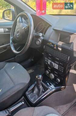 Универсал Opel Astra 2010 в 