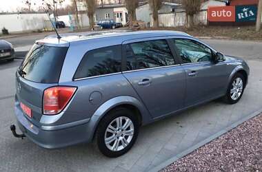 Универсал Opel Astra 2010 в Ровно