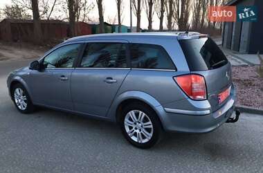 Универсал Opel Astra 2010 в 
