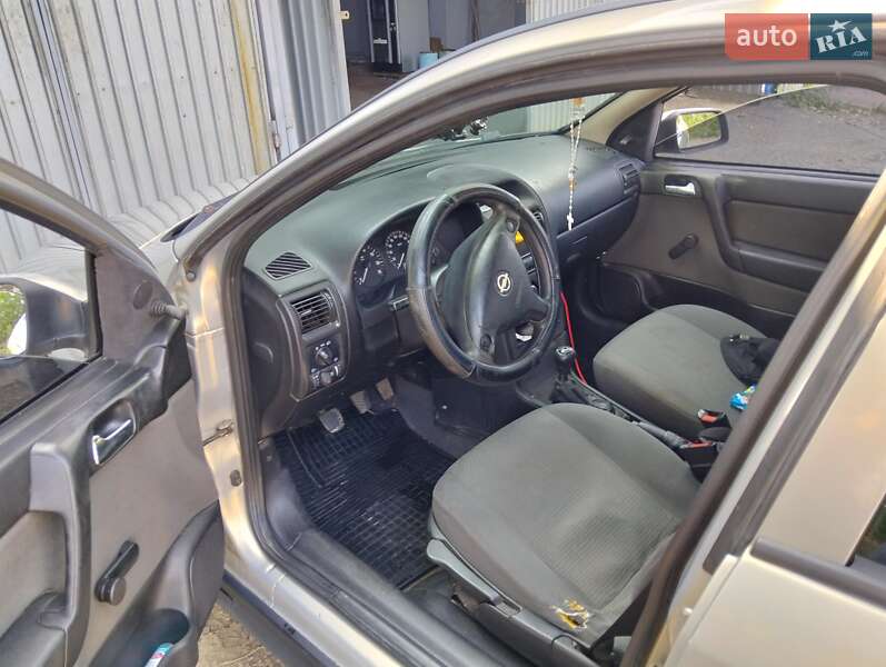 Седан Opel Astra 2006 в Борзне