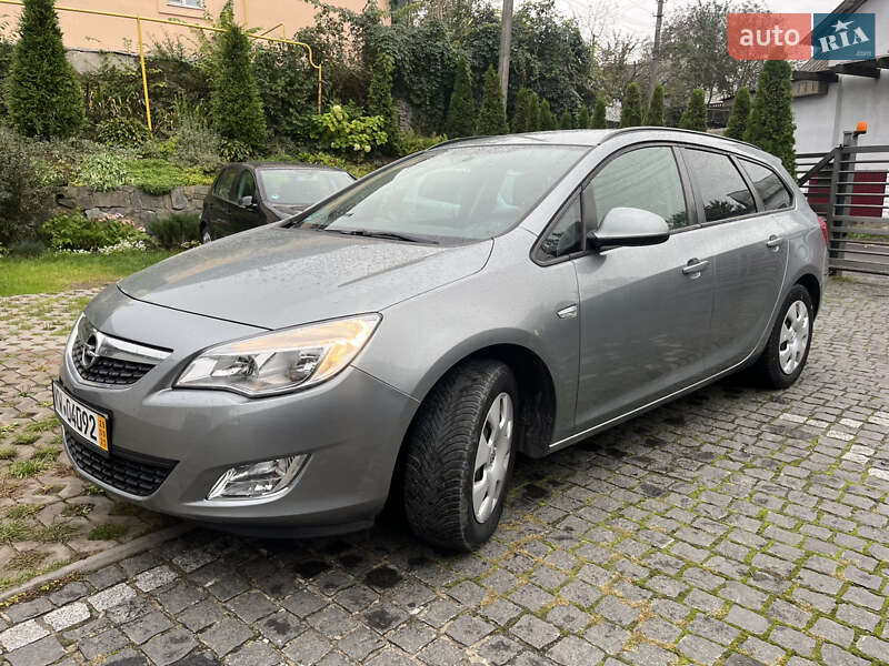 Универсал Opel Astra 2012 в 