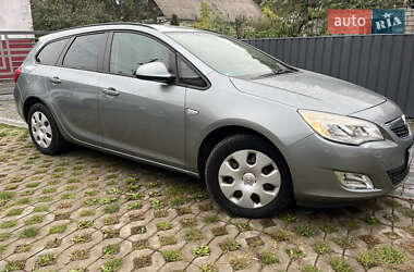 Универсал Opel Astra 2012 в 