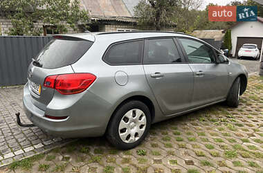 Универсал Opel Astra 2012 в 