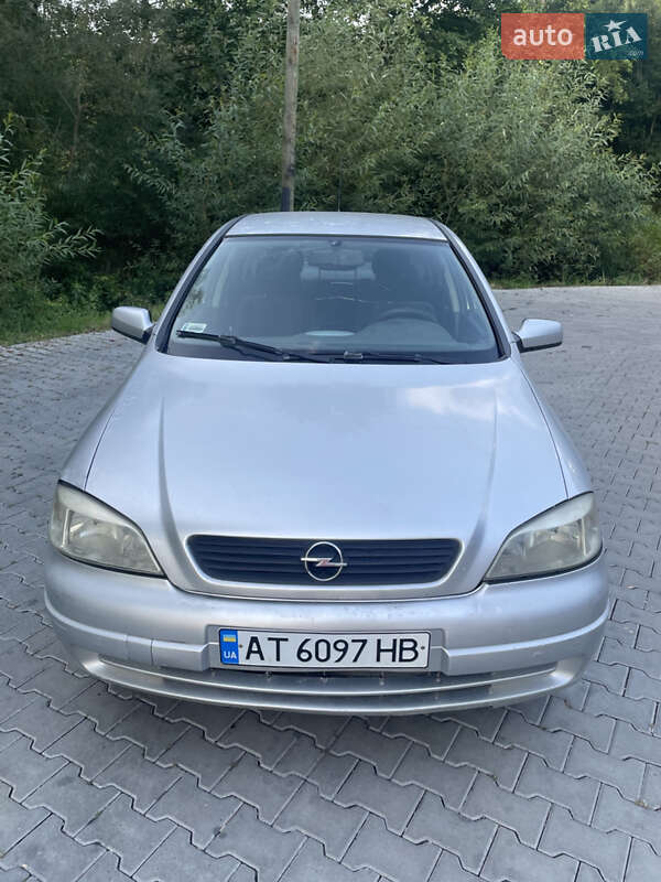 Хэтчбек Opel Astra 1999 в 