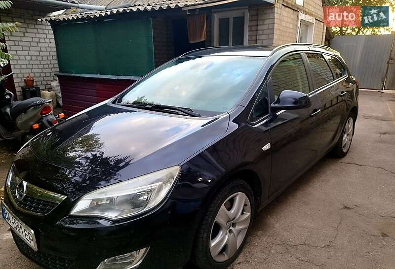 Универсал Opel Astra 2011 в 