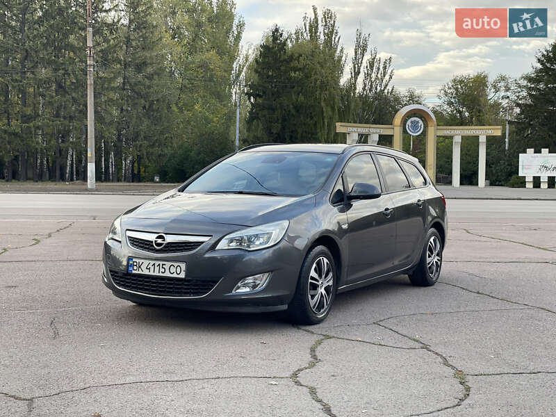 Универсал Opel Astra 2010 в 