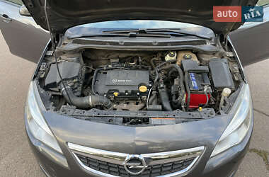 Универсал Opel Astra 2010 в 