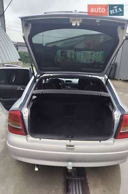 Хэтчбек Opel Astra 2000 в 