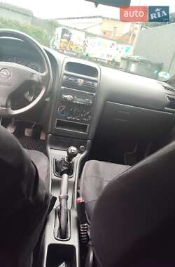 Хэтчбек Opel Astra 2000 в 