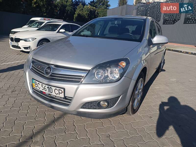 Хетчбек Opel Astra 2012 в Львові фото 3 Хетчбек Opel Astra 2012 в Львові