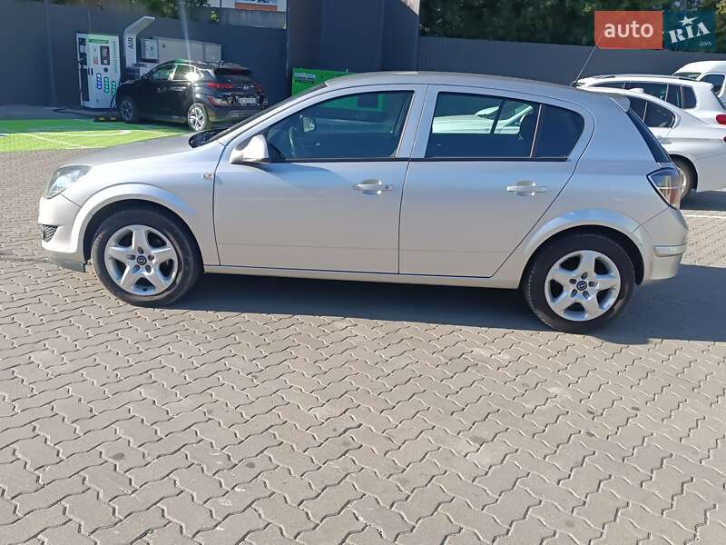 Opel Astra 2012