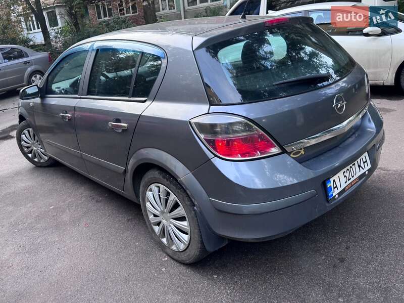 Хэтчбек Opel Astra 2007 в 