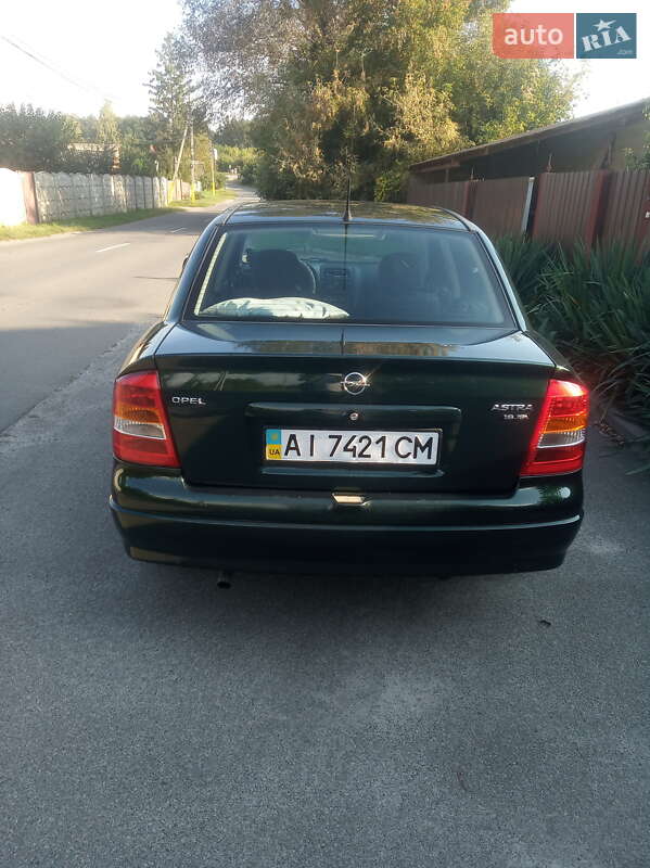 Седан Opel Astra 2000 в Броварах
