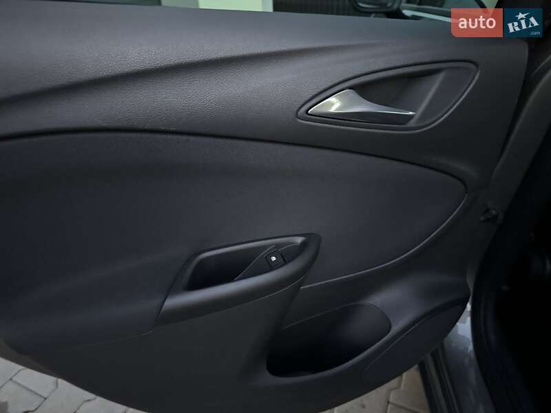 Хетчбек Opel Astra 2018 в Стрию