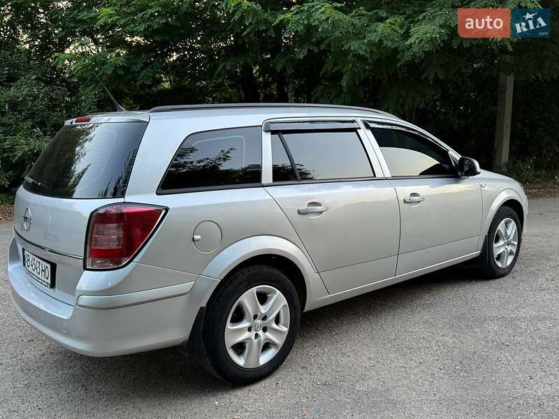 Универсал Opel Astra 2013 в Тульчине