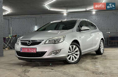 Хэтчбек Opel Astra 2010 в 