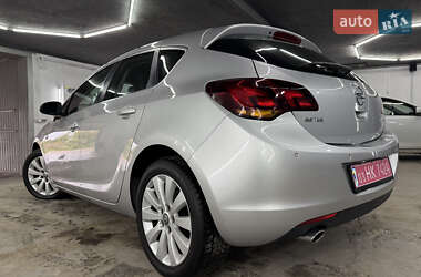 Хэтчбек Opel Astra 2010 в 