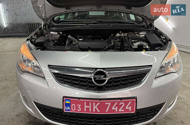 Хэтчбек Opel Astra 2010 в 