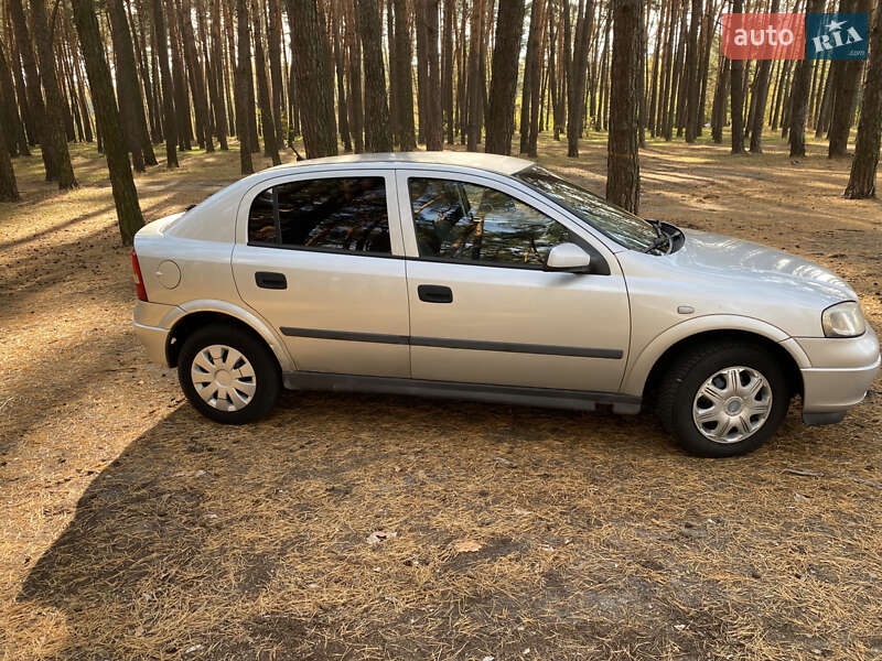 Хэтчбек Opel Astra 2003 в Сумах