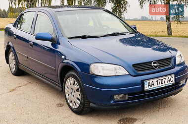 Седан Opel Astra 2004 в Киеве