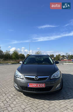 Универсал Opel Astra 2011 в 