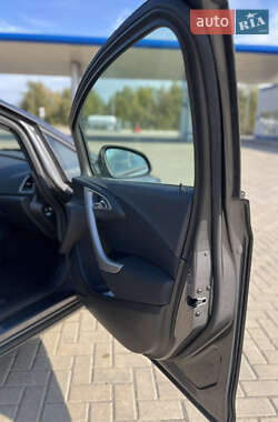 Универсал Opel Astra 2011 в 