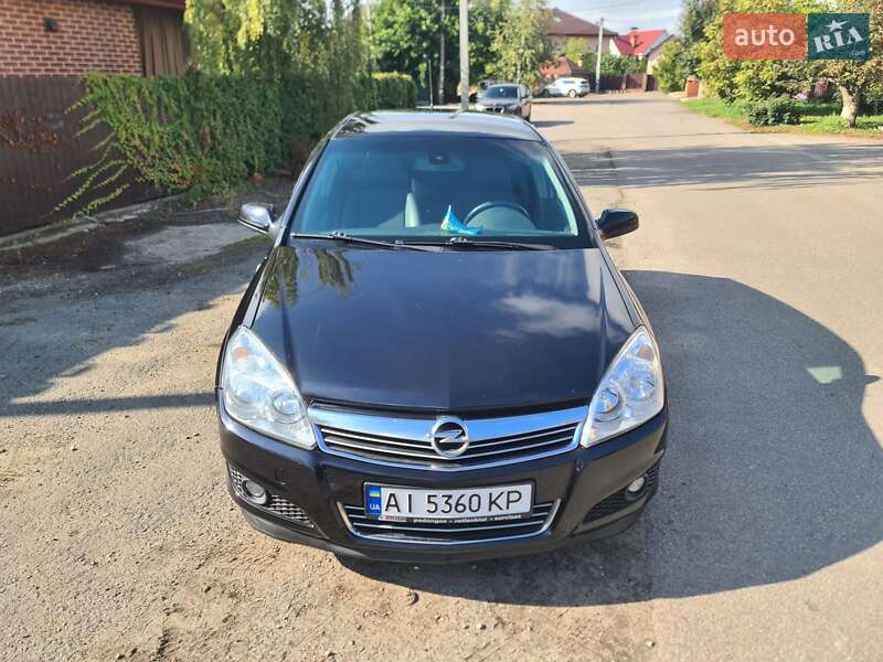 Хэтчбек Opel Astra 2008 в Киеве