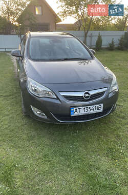 Універсал Opel Astra 2011 в Отинії