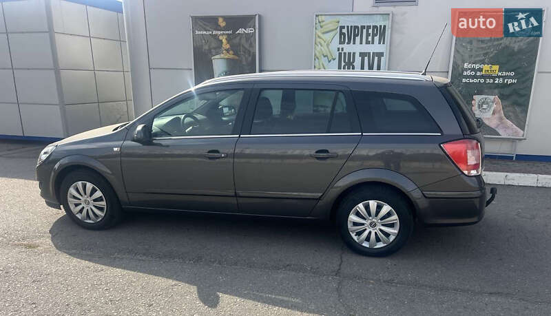 Універсал Opel Astra 2010 в Запоріжжі