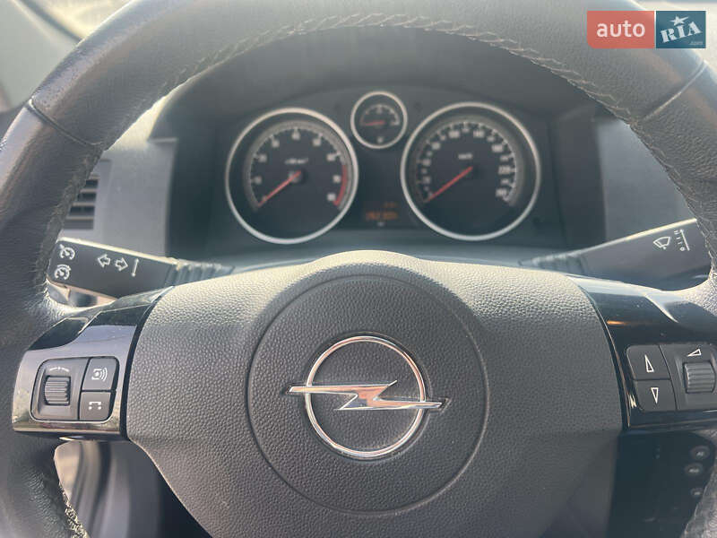 Універсал Opel Astra 2010 в Запоріжжі